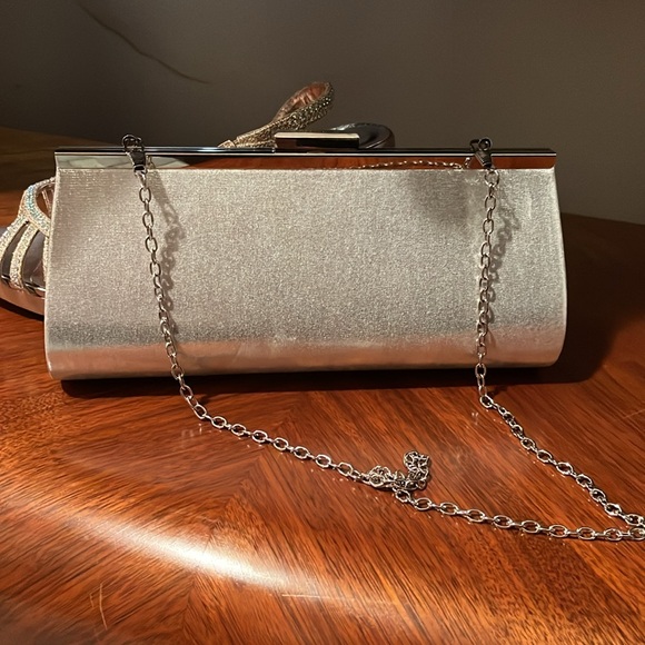 Fabulous pair of heeled sandals with matching clutch - Picture 5 of 5